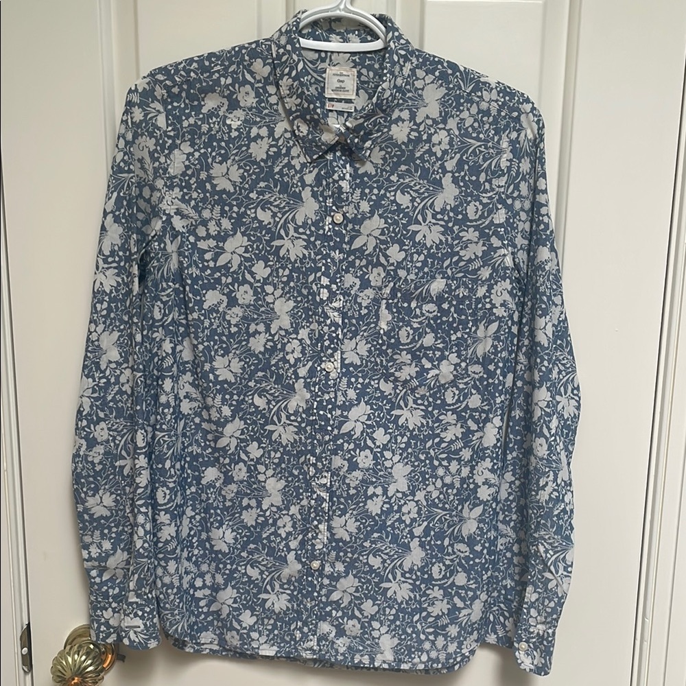 Gap sz S Floral Blue & White Button-Up Button-Down Shirt 100% cotton chest pkt